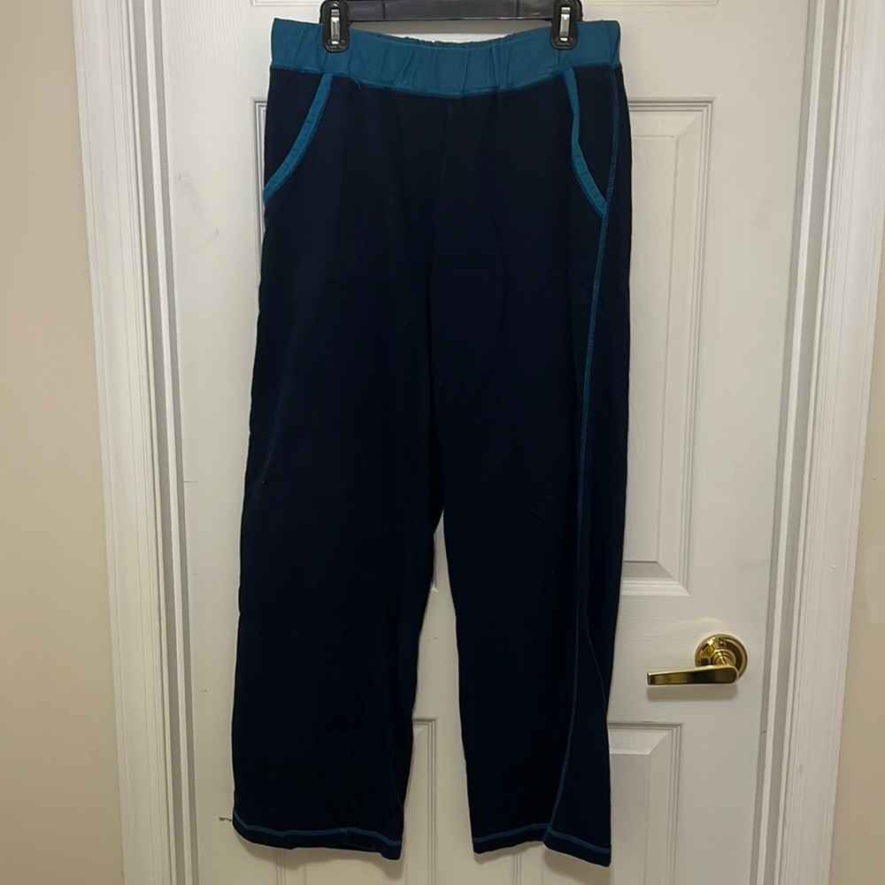 Chicos Spa Size 3 = XL knit pull on pants with pockets